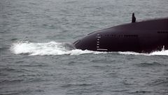 ínská ponorka pi námoní vojenské pehlídce.