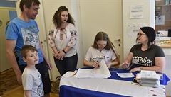 Ukrajinci hlasovali 21. dubna 2019 na ukrajinském konzulátu v Brn ve druhém...
