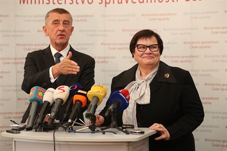 Andrej Babi s ministryní spravedlnosti, Marií Beneovou.