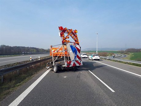 9. dubna 2019 - Dálnice D1, 311. kilometr ve směru na Prahu. Dodávka s polskou...