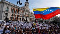 Obyvatel Venezuely se zastnili demonstrace na podporu Juana Guaida.