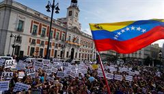 Obyvatelé Venezuely se zúastnili demonstrace na podporu Juana Guaidóa.