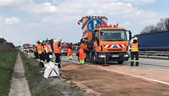 8. dubna 2019 - Dálnice D1, 174. kilometr ve smru na Brno. Polský kamion smetl...