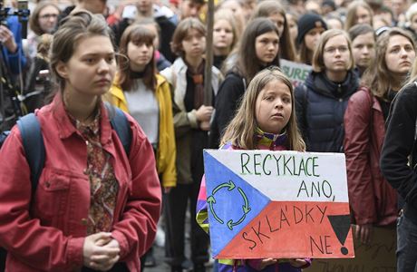 Stvka student za lep ochranu klimatu a sniovn emis v Praze.
