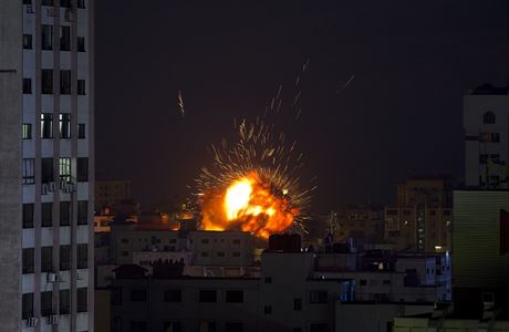 Exploze zpsoben protiraketovm systmem v Gaze.