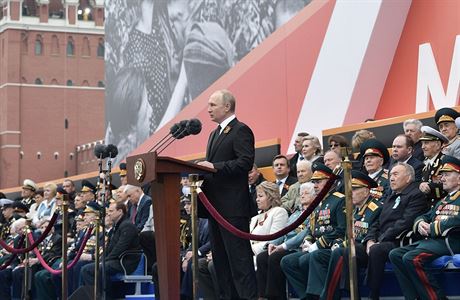 Rusko si ve tvrtek tradiní vojenskou pehlídkou na Rudém námstí v Moskv...