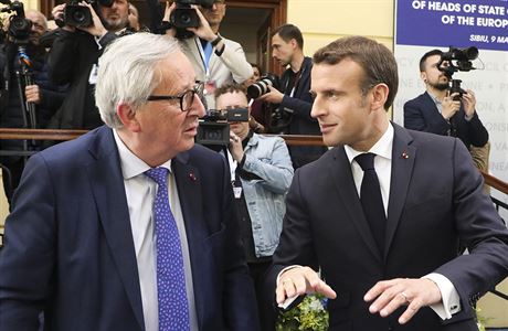 Pedseda Evropské komise Jean-Claude Juncker se setkal na summitu v Sibiu s...