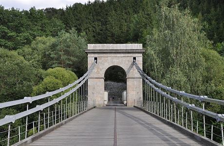 Mstys Stádlec zná vtina turist pedevím podle etzového mostu.