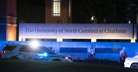 Stelba na univerzit v Severní Karolín v USA má dv obti a ti tce ranné.