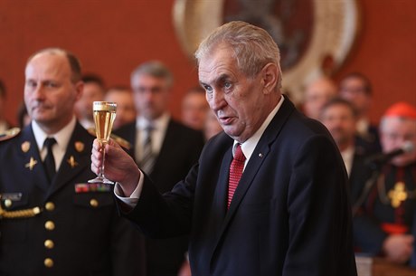 Prezident Miloš Zeman jmenoval na Hradě 15 nových generálů.