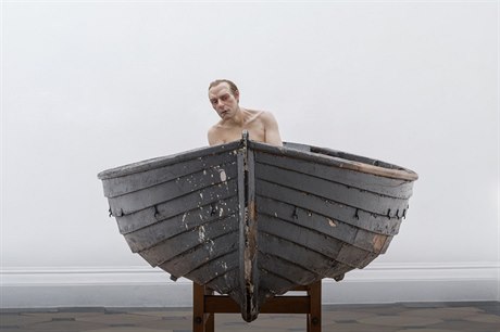 Ron Mueck - Mu ve lunu. Výstava A Cool Breeze (2019).