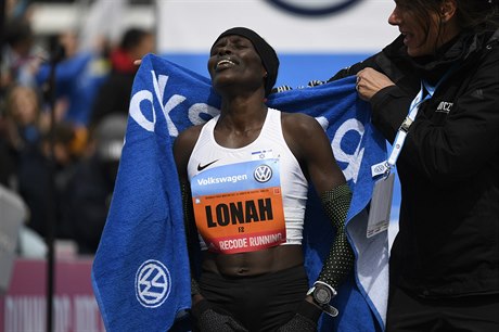Izraelská reprezentantka Lonah Salpeterová vyhrála Pražský maraton v novém...