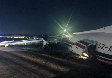 Havárie letadla bangladéských aerolinek Biman na letiti v barmském Rangúnu.