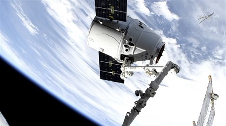Nákladní lo Dragon dopravila na ISS zásoby.