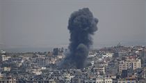 Dm stoupajc k obloze v Gaze.
