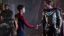 Spider-Man (Tom Holland) a Mysterio (Jake Gyllenhaal) uzavou pomrn nejist...
