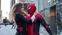Michelle Jonesov (Zendaya) a Spider-Man (Tom Holland). Snmek Spider-Man:...