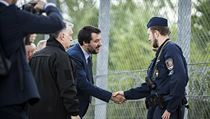 Italsk ministr vnitra Salvini se zdrav s maarskou pohranin str, vedle...