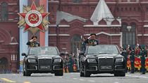 Rusk ministr vnitra Sergej ojgu a velitel pchoty Oleg Saljukov pijd na...