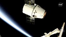 Nkladn lo Dragon dopravila na ISS zsoby.
