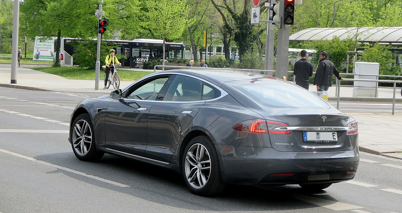 Elektromobil Tesla Model S.