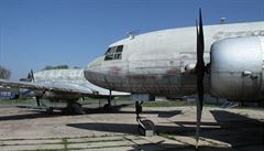 Letadlo Avia Av-14 / Iljuin Il-14 návtvník najde na míst dívjího...