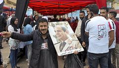 Egyptsk prezident Ss si nechal prodlouit mandt do roku 2030. Pomohl si zmnou stavy