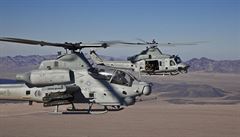 Vojenské vrtulníky Bell AH-1Z, které plánuje eská republika koupit.