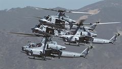 Vojenské vrtulníky typu Bell AH-1Z, které plánuje eská republika koupit.