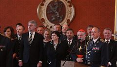 Významné osoby eské politické scény pihlíejí jmenování generál na Praském...