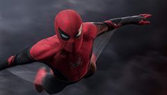 Spider-Man (Tom Holland) zvládne i lehké plachtní. Snímek Spider-Man: Daleko...