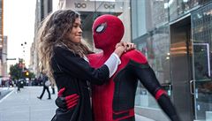 Michelle Jonesová (Zendaya) a Spider-Man (Tom Holland). Snímek Spider-Man:...