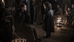 Skryti v krypt. Sansa Stark (Sophie Turnerová) v debat s Tyrionem Lannisterem...