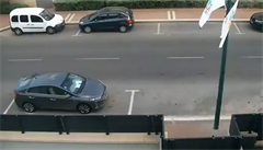 Zasa�ené auto v A�dodu.