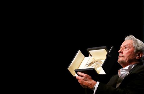 Herec Alain Delon zskal v Cannes Zlatou palmu za celoivotn pnos...