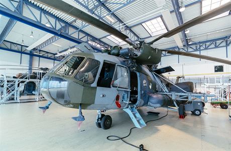Transportními vrtulník eské armády, typ Mi-171, který je moderní modifikací...
