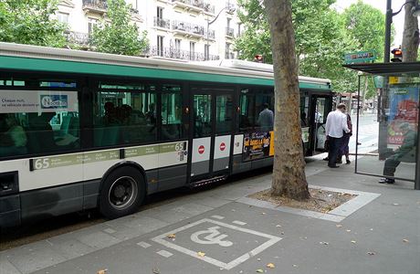 Ilustraní foto mstského autobusu v Paíi