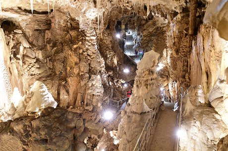 Dkladné pemení známých chodeb Javoíských jeskyní ukázalo, e jsou o dva...