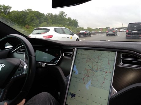 Rozhodli jsme se vyzkouet, jak se jezdí americkým elektromobilem Tesla Model S.