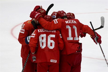 Radost hokejistů Ruska v prvním utkání proti Norsku.