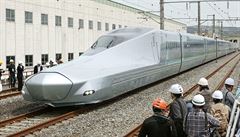 Japonsko testuje nov typ rychlovlaku inkansen, m aerodynamick nos dlouh a 22 metr
