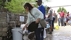 Fronta na vodu. Kvůli suchu se obyvatelé Kapského Města museli naučit šetřit... | na serveru Lidovky.cz | aktuální zprávy
