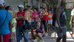 Fronta na krizí zmítané Kub.