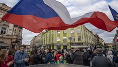 Kolem 400 lidí protestovalo 13. kvtna 2019 na Masarykov námstí v centru...