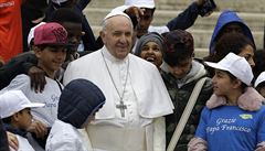 Pape Frantiek se potkal s uprchlickými dtmi.