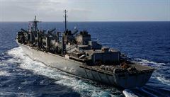 Spojené státy vyslaly na Blízký východ letadlovou lo USS Abraham Lincoln a...