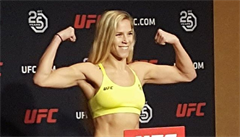 Katlyn Chookagianov�.