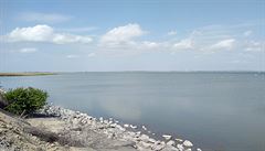 Jezero Jalpuh se rozpíná do dálky i o íky.