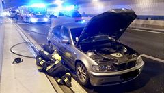 V pražské Blance hořelo auto. Policie musela tunel zavřít