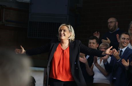 Ve Francii podle przkum vyhrálo Národní sdruení Marine Le Penové s 24...